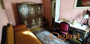 Boljevci, trosoban stan u centru sa garažom, uknjižen ..